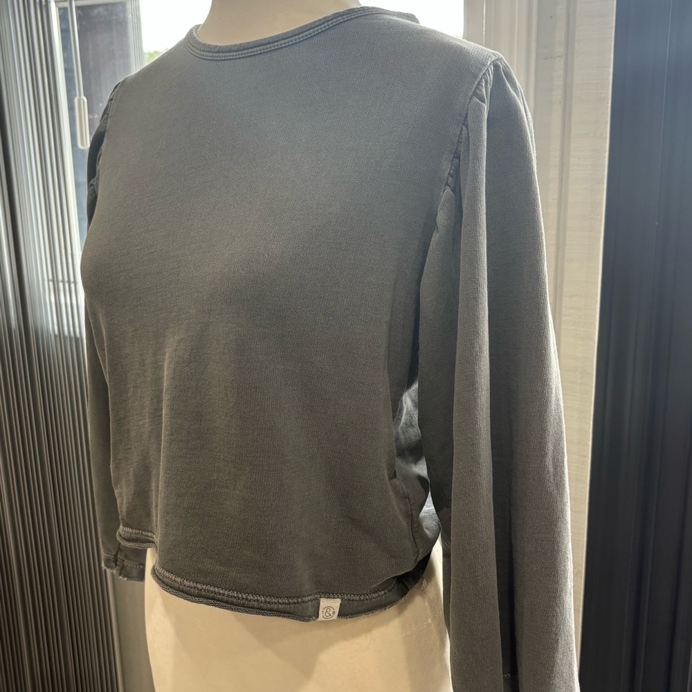 Treasure & Bond bell sleeves long sleeve gray sweatshirt girls sze Large (10-12)